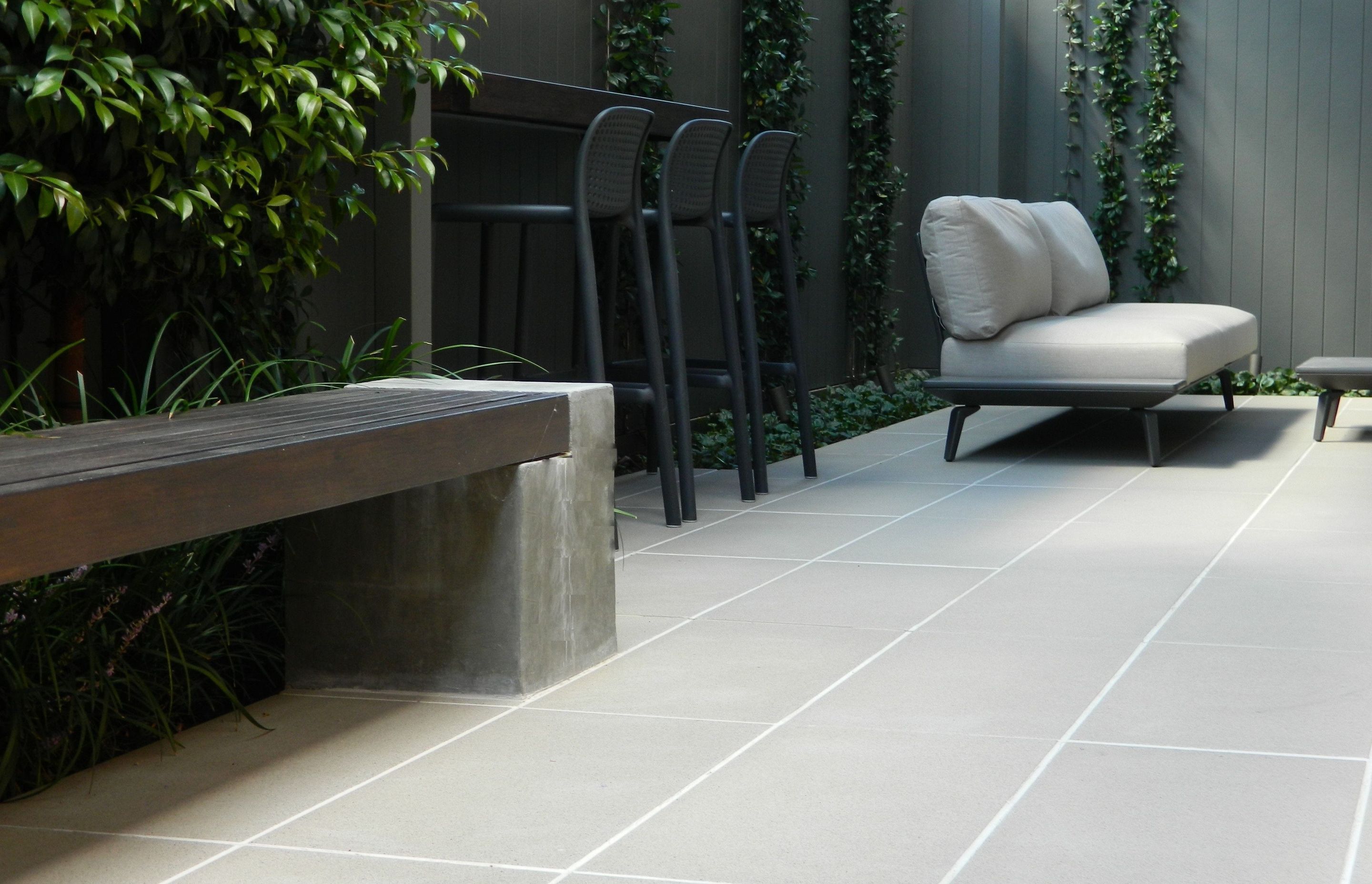Photography: Christine Griffiths | Small backyard garden design