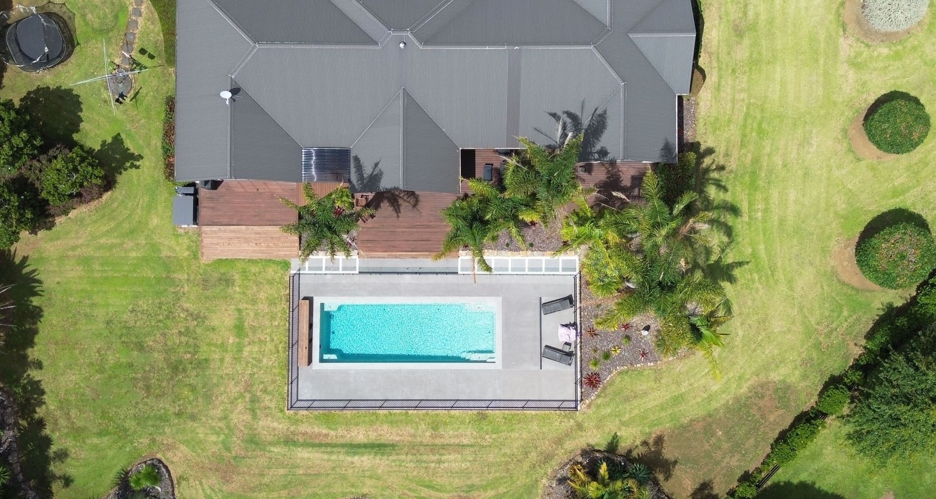 Location:Three Mile Bush, Whangarei Shape: X-Trainer Size: 11.8m x 4.2m Colour: Quartz