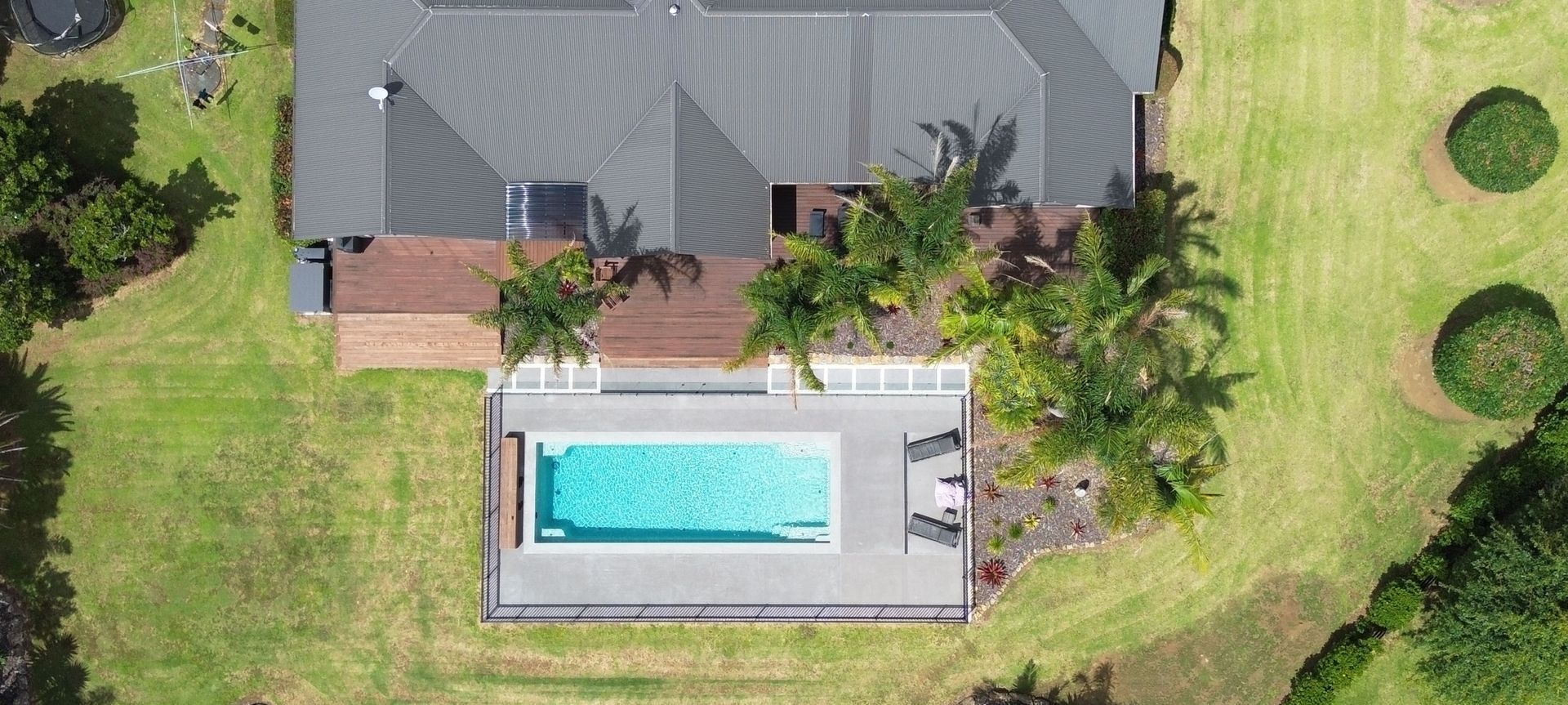 Location:Three Mile Bush, Whangarei Shape: X-Trainer Size: 11.8m x 4.2m Colour: Quartz