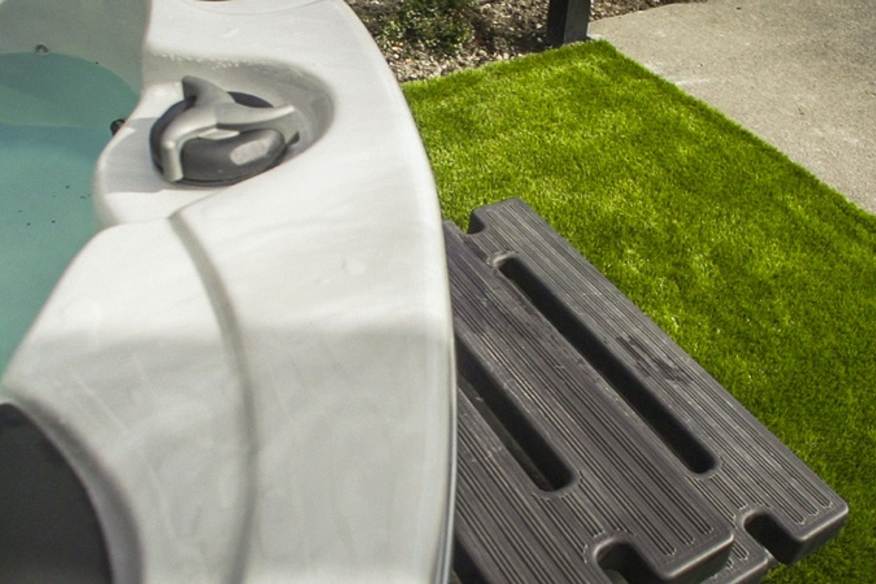 Spa Surround Artificial Lawn
