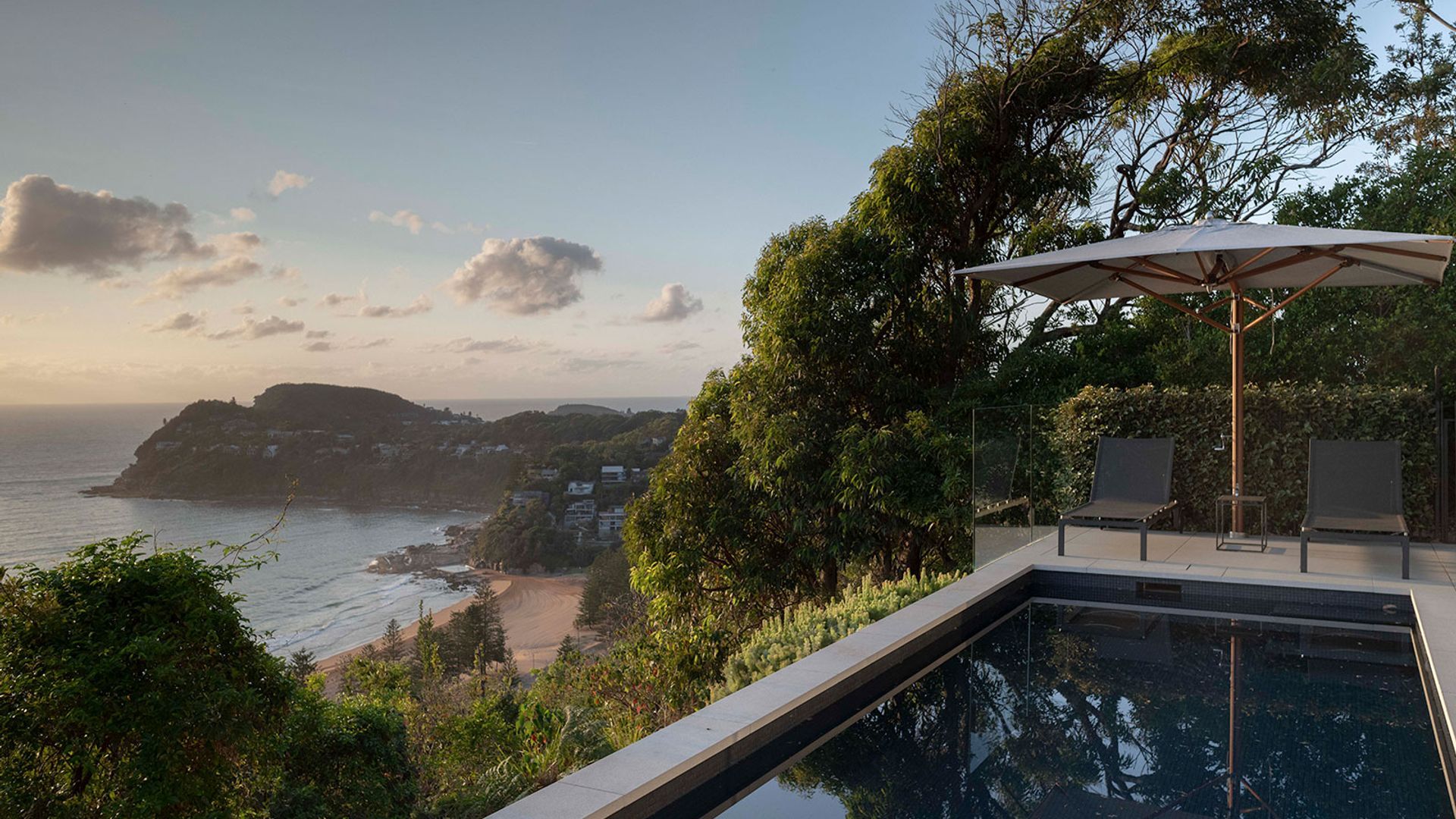 Seaviews banner