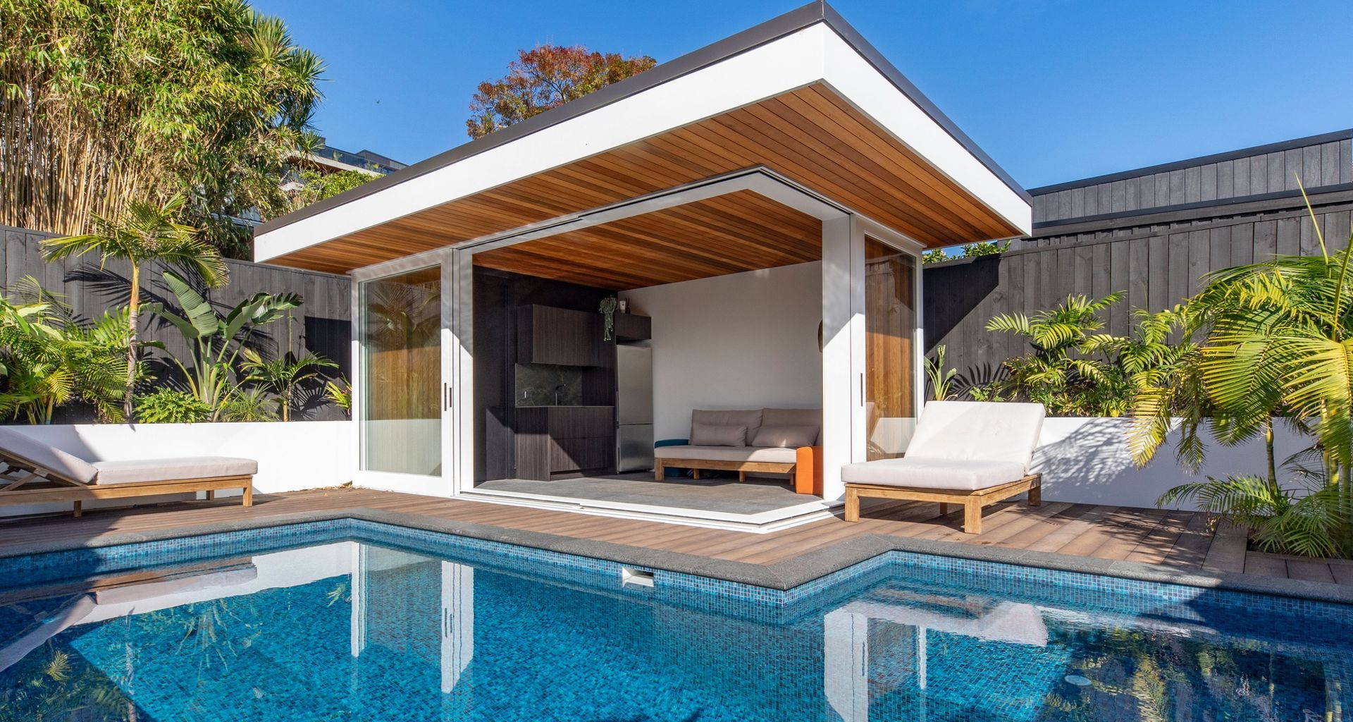 Sussex St : Pool Coping and Pool House Tiling banner