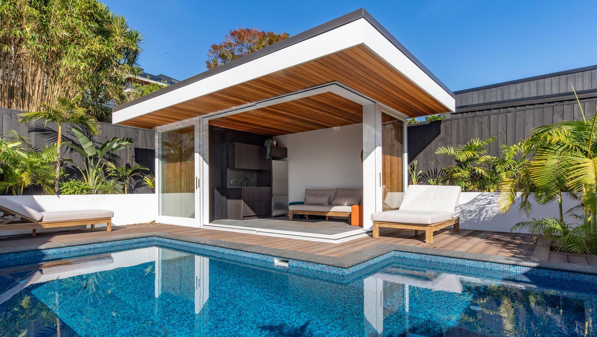 Sussex St : Pool Coping and Pool House Tiling banner