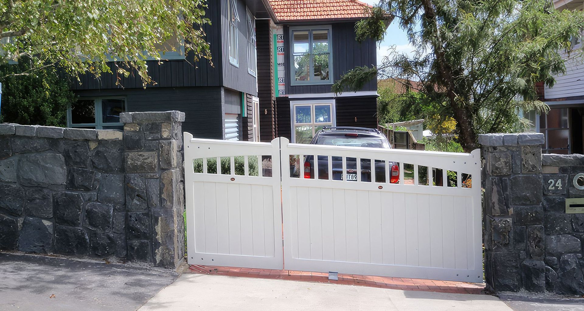 Hampton | Traditional Style Gates banner