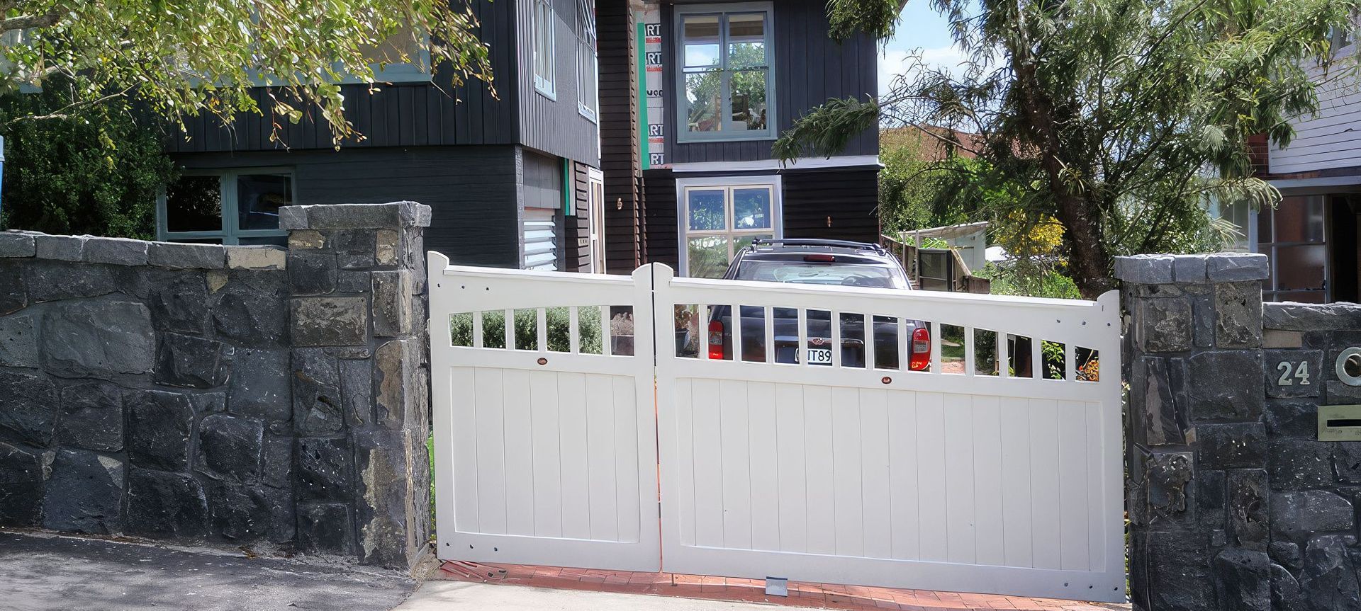 Hampton | Traditional Style Gates banner