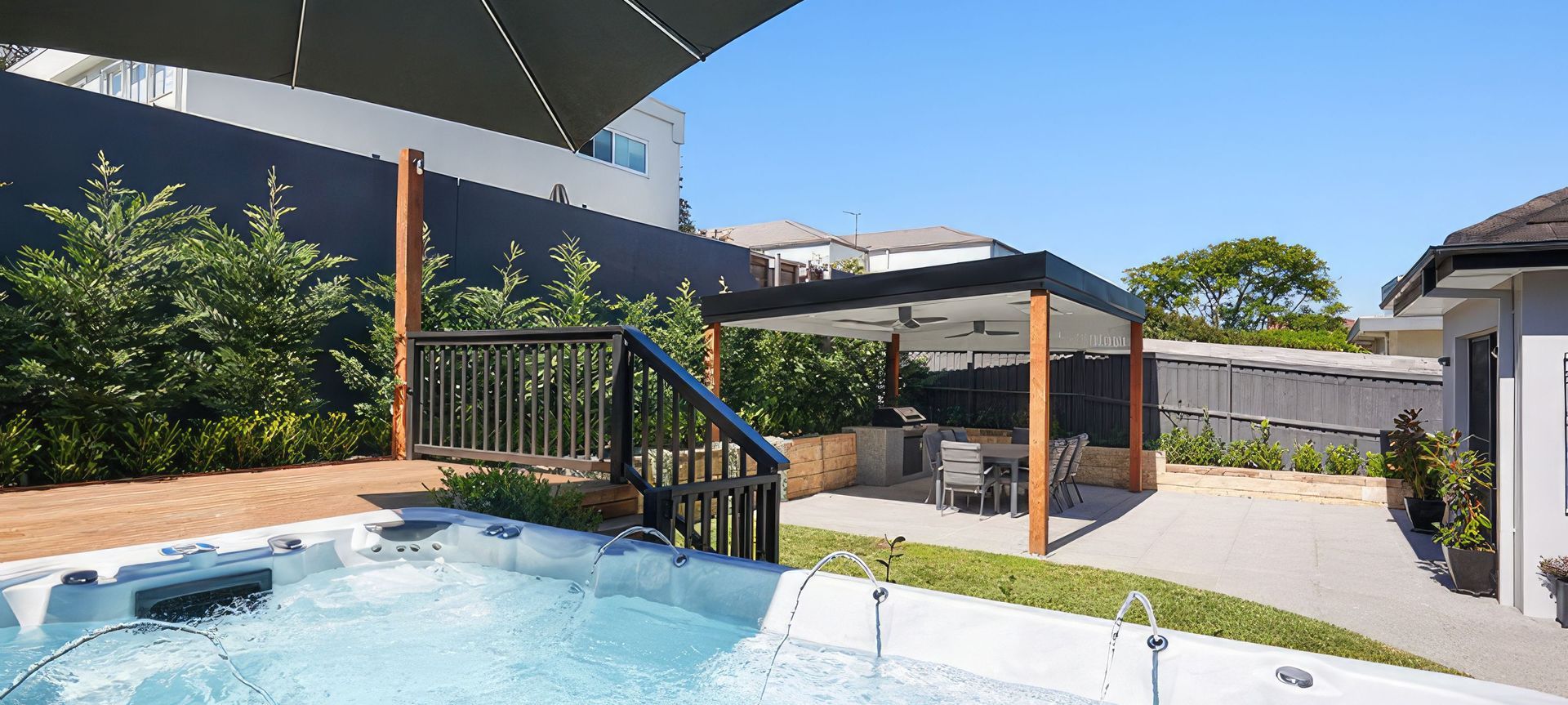 Mooramba Ave | Exterior banner