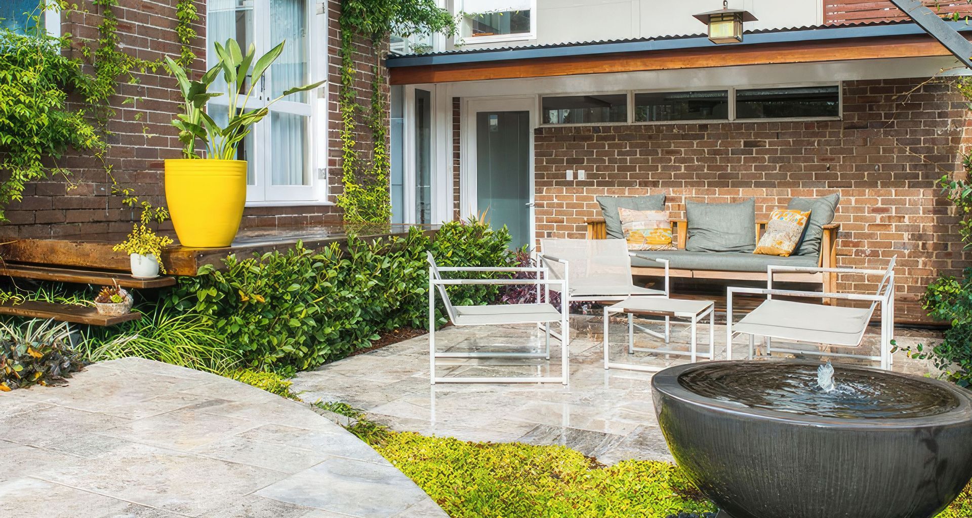 Piper Street | Exterior banner