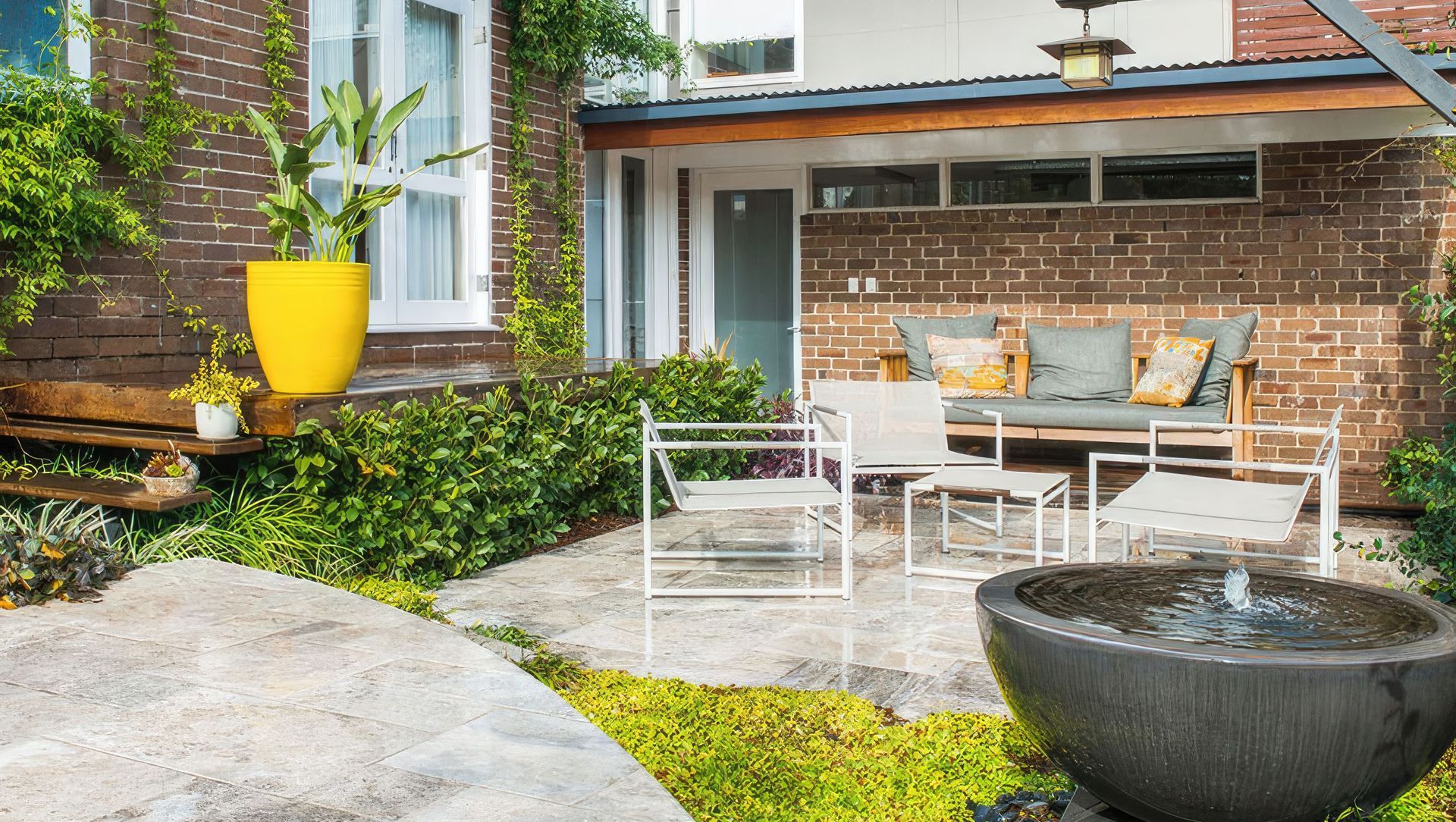 Piper Street | Exterior banner
