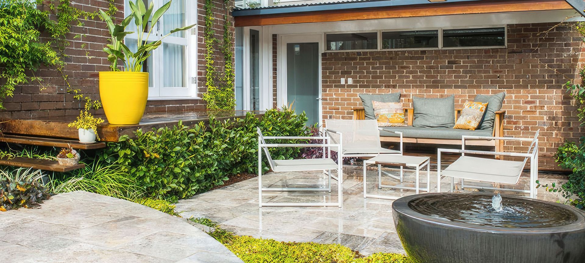 Piper Street | Exterior banner