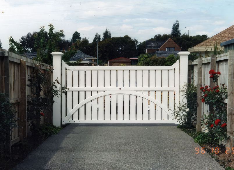York | Traditional Style Gates