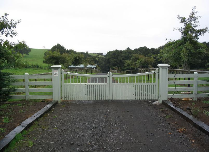 Villa | Traditional Style Gates