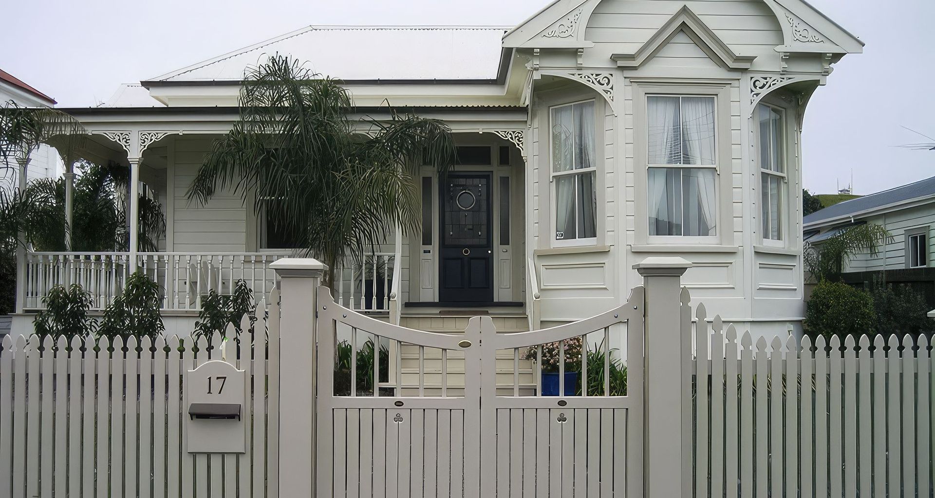 Villa | Traditional Style Gates banner