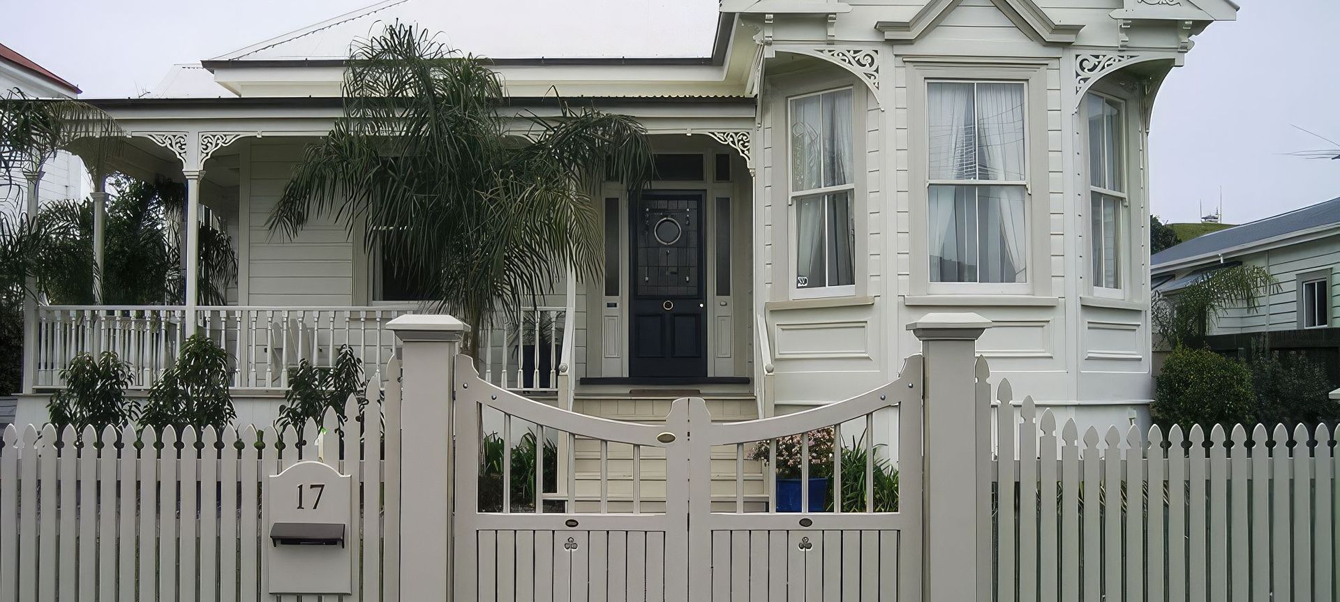 Villa | Traditional Style Gates banner