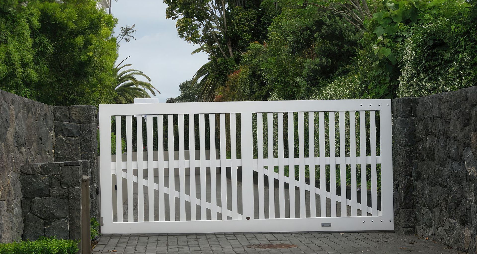 Mezzo | City Style Gates banner