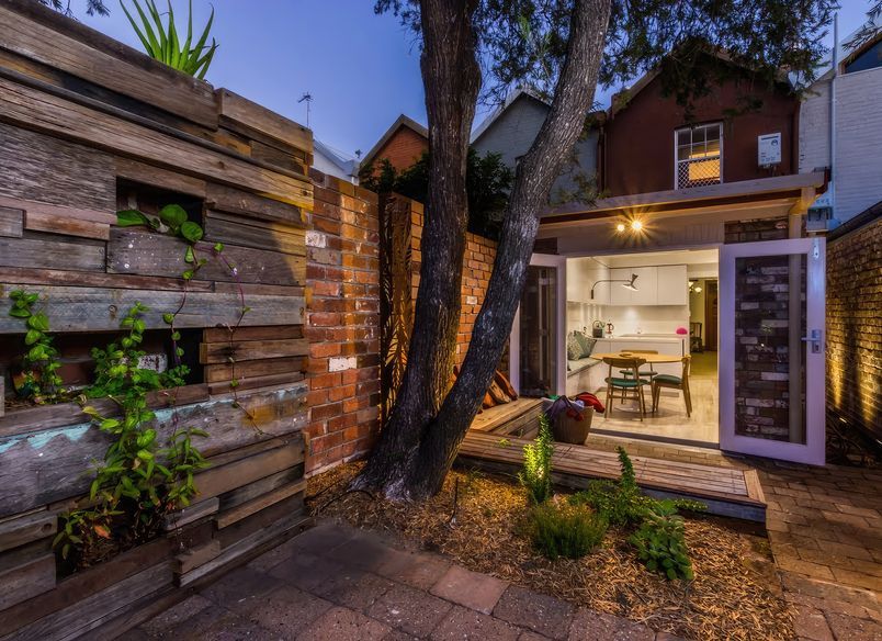 Cooks Hill | Compact and Vibrant Entertainment Courtyard