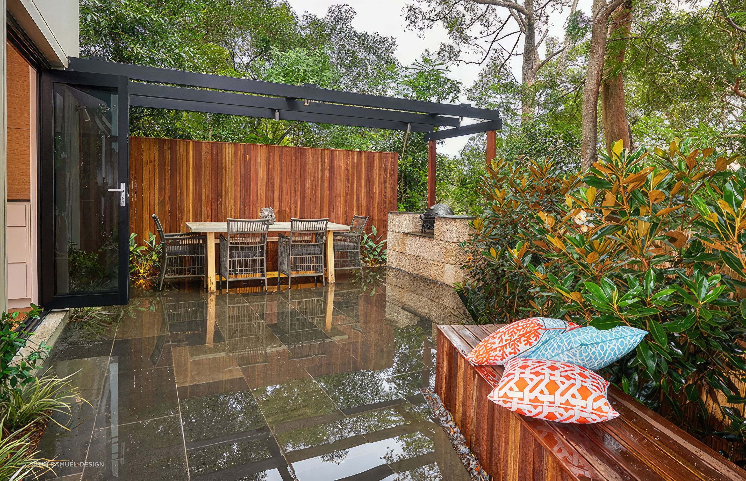 upLane-Cove-Outdoor-Room01Tim-Samuel-Design-1-fix-standard-scale-400x.jpg