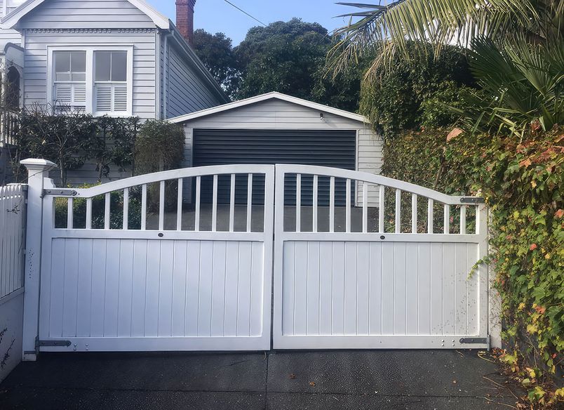 Lincoln | Traditional Style Gates