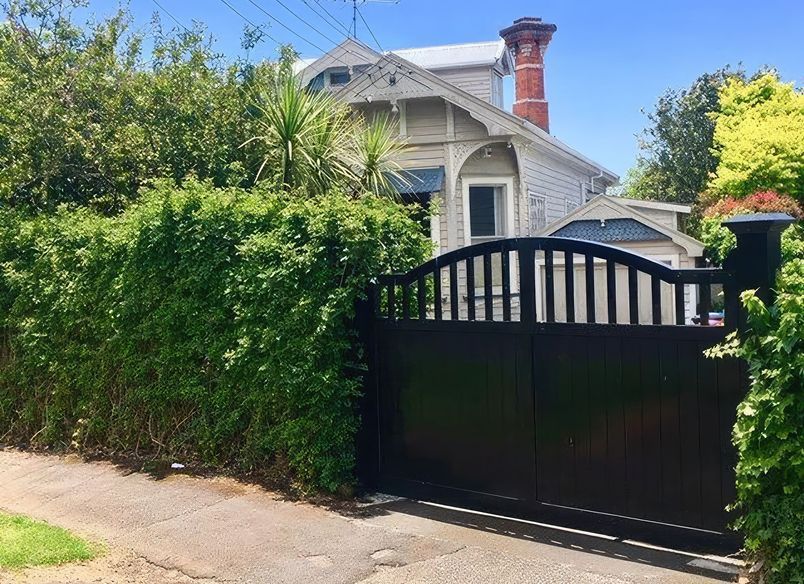Lincoln | Traditional Style Gates