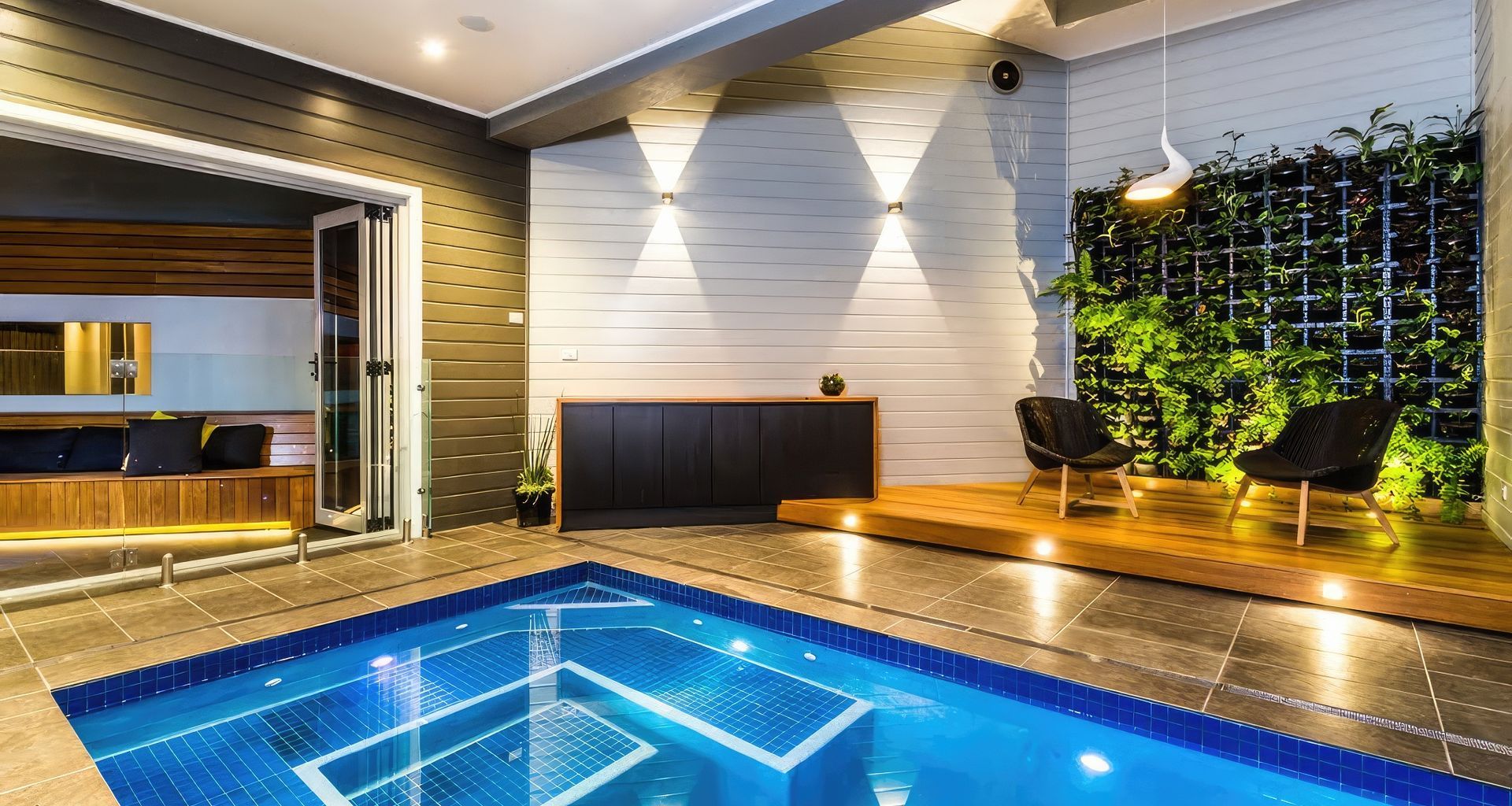 Merewether | Luxurious Beachside Oasis banner