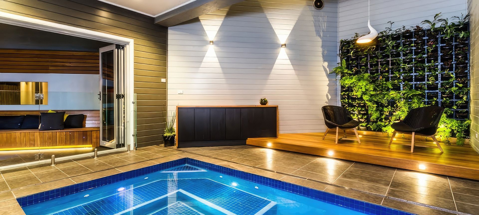 Merewether | Luxurious Beachside Oasis banner