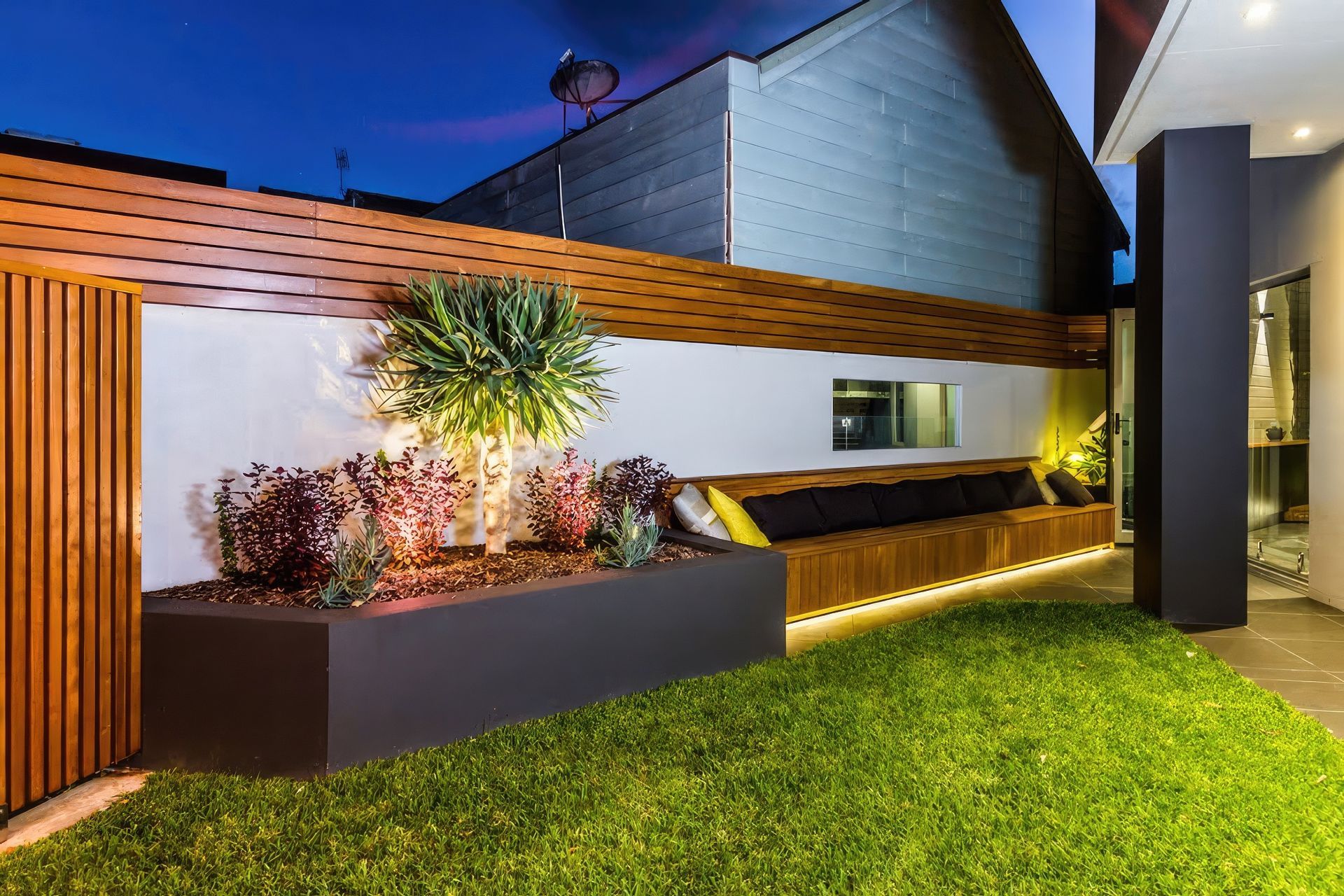 upMUD-Merewether-Landscaping-Photos-11-1024x683-1-fix-standard-scale-200x.jpg