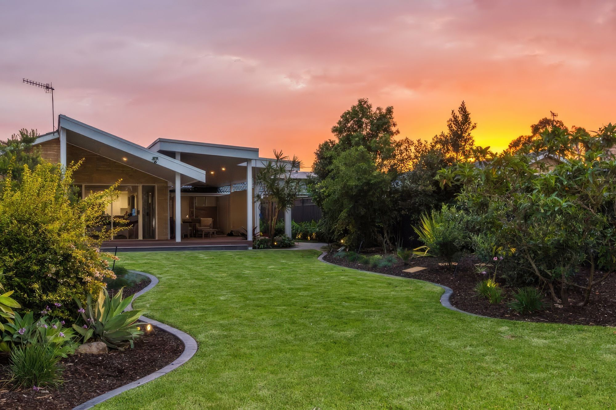 upNelson-Bay-Landscape-Design-08-MUD-Landscape-Design-1024x683-fix-standard-scale-200x.jpg