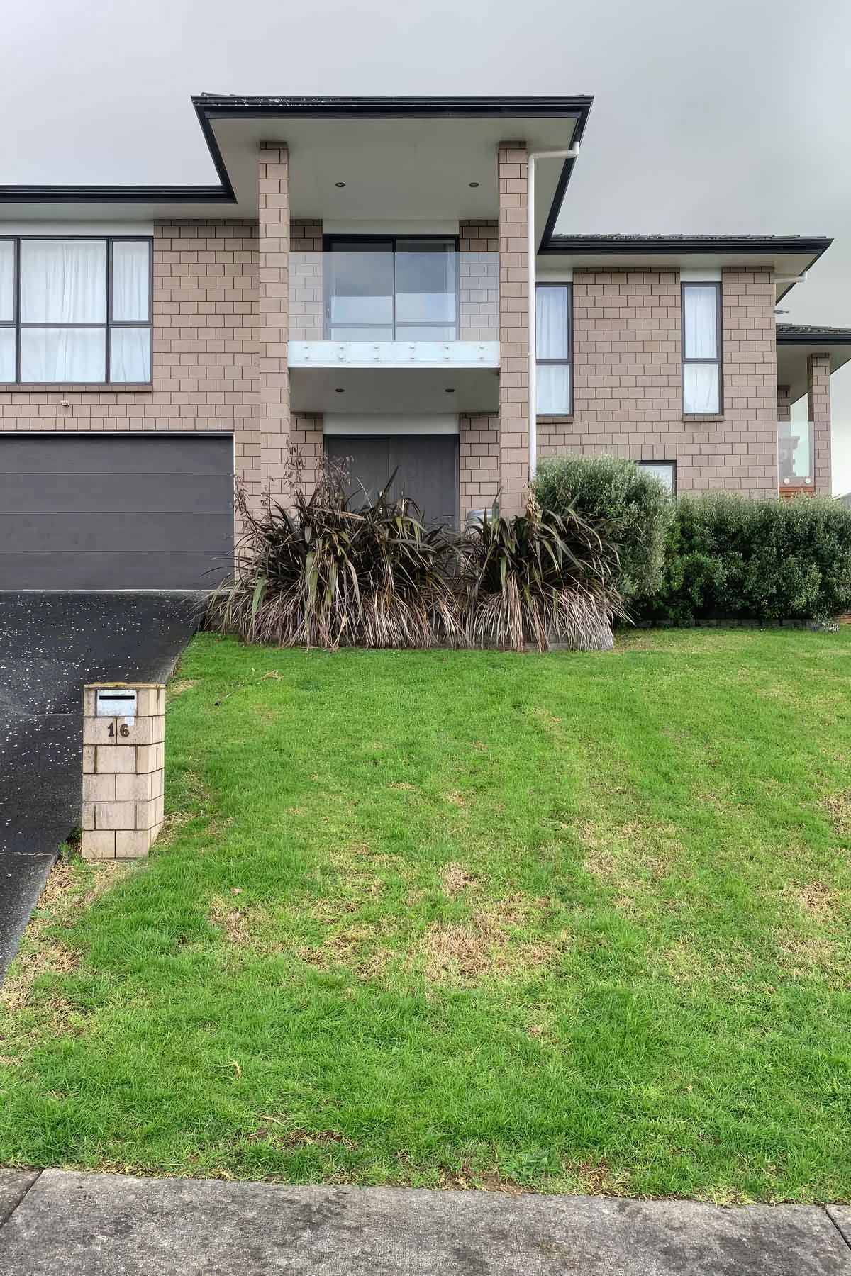 uponsite-landscaping-pukekohe-before-1-fix-standard-scale-200x.jpg