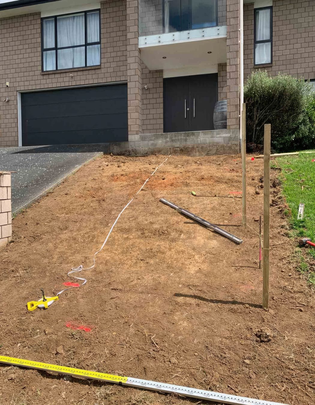 uponsite-landscaping-pukekohe-before-2-fix-standard-scale-200x.jpg