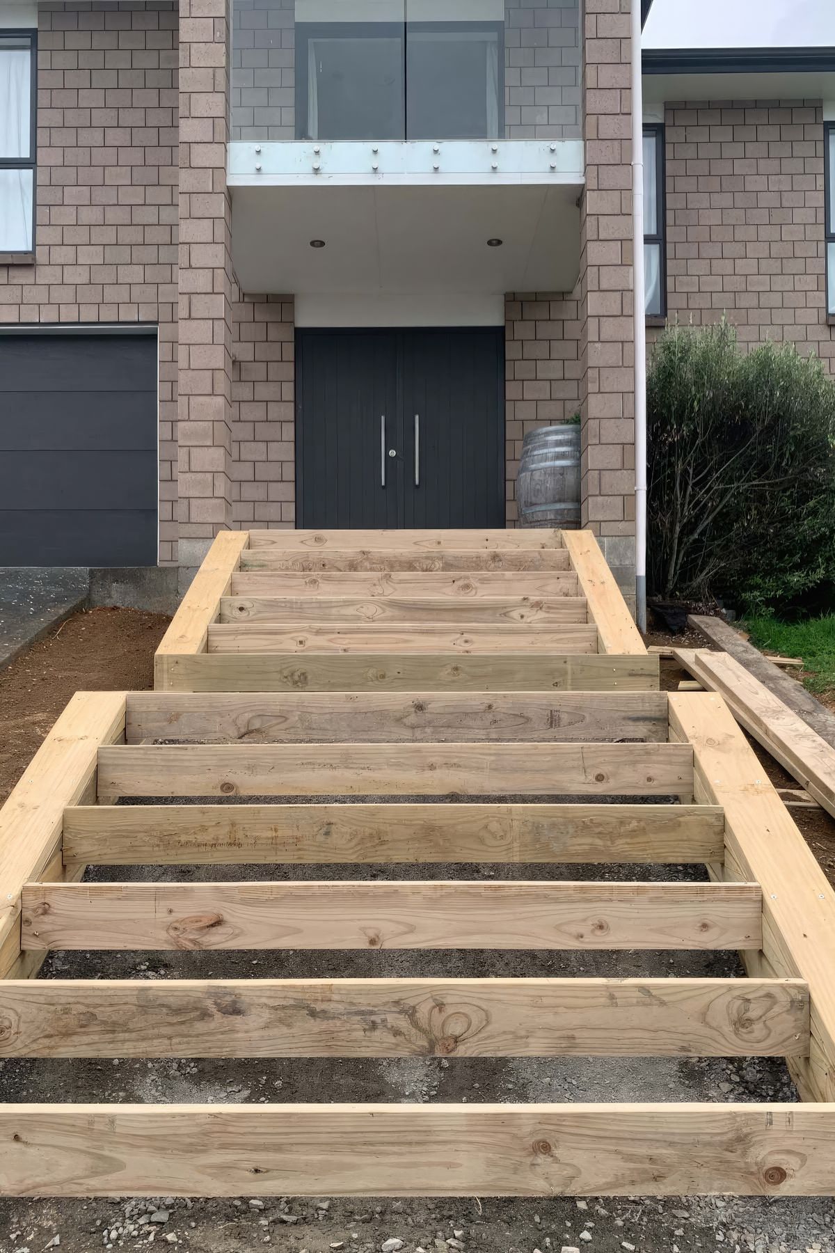 uponsite-landscaping-pukekohe-before-3-fix-standard-scale-200x.jpg