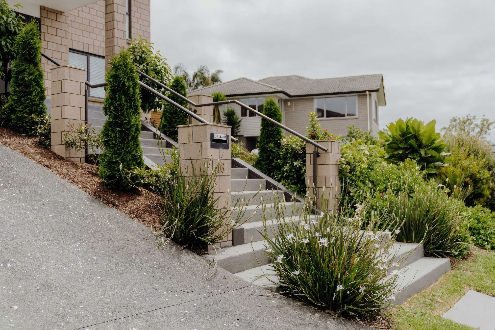 uponsite-landscaping-pukekohe-project-four-1-fix-standard-scale-200x-v3.jpg