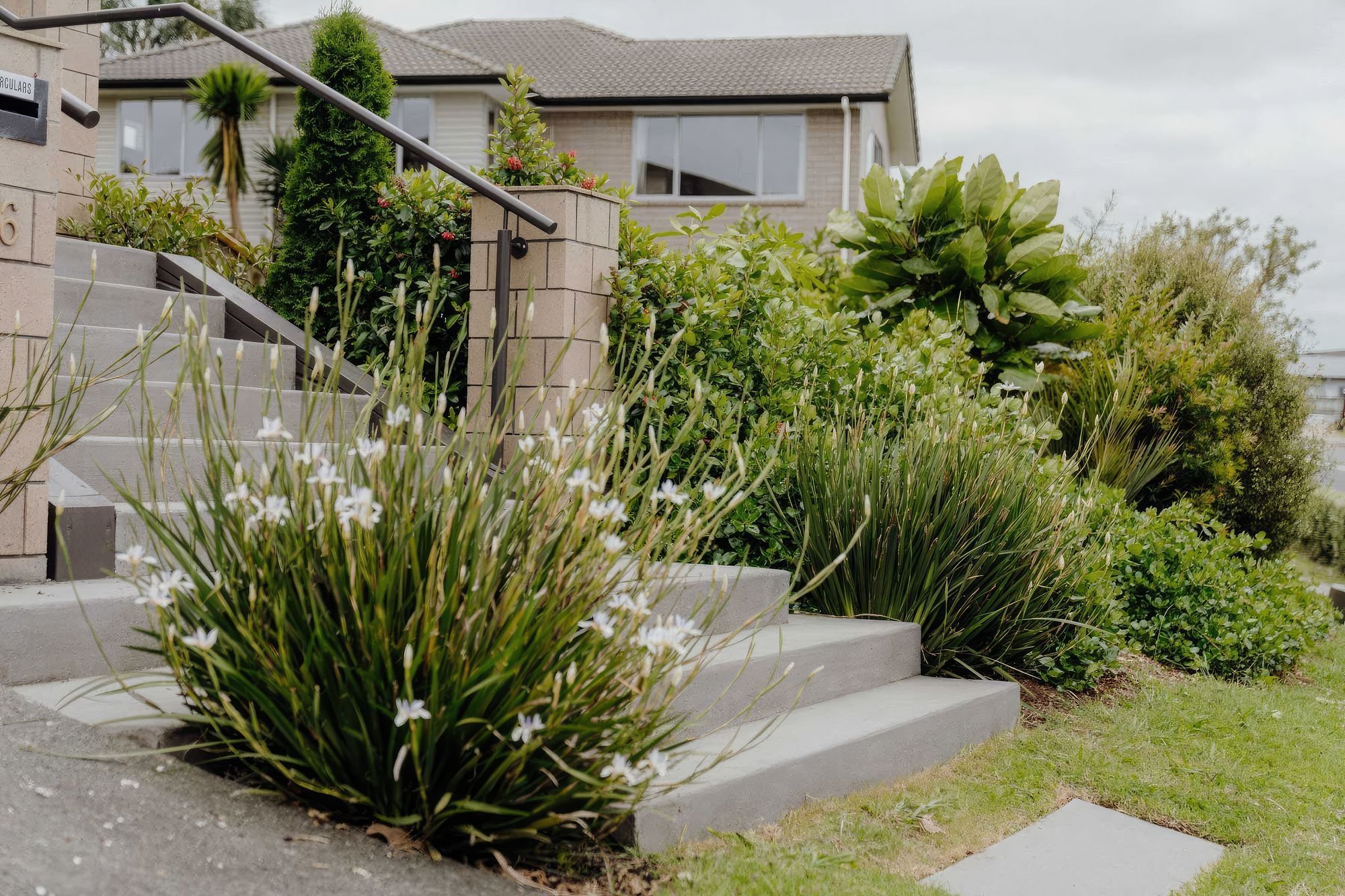 uponsite-landscaping-pukekohe-project-four-2-fix-standard-scale-200x-v3.jpg