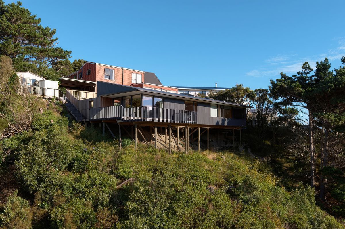 Island Bay Hill House