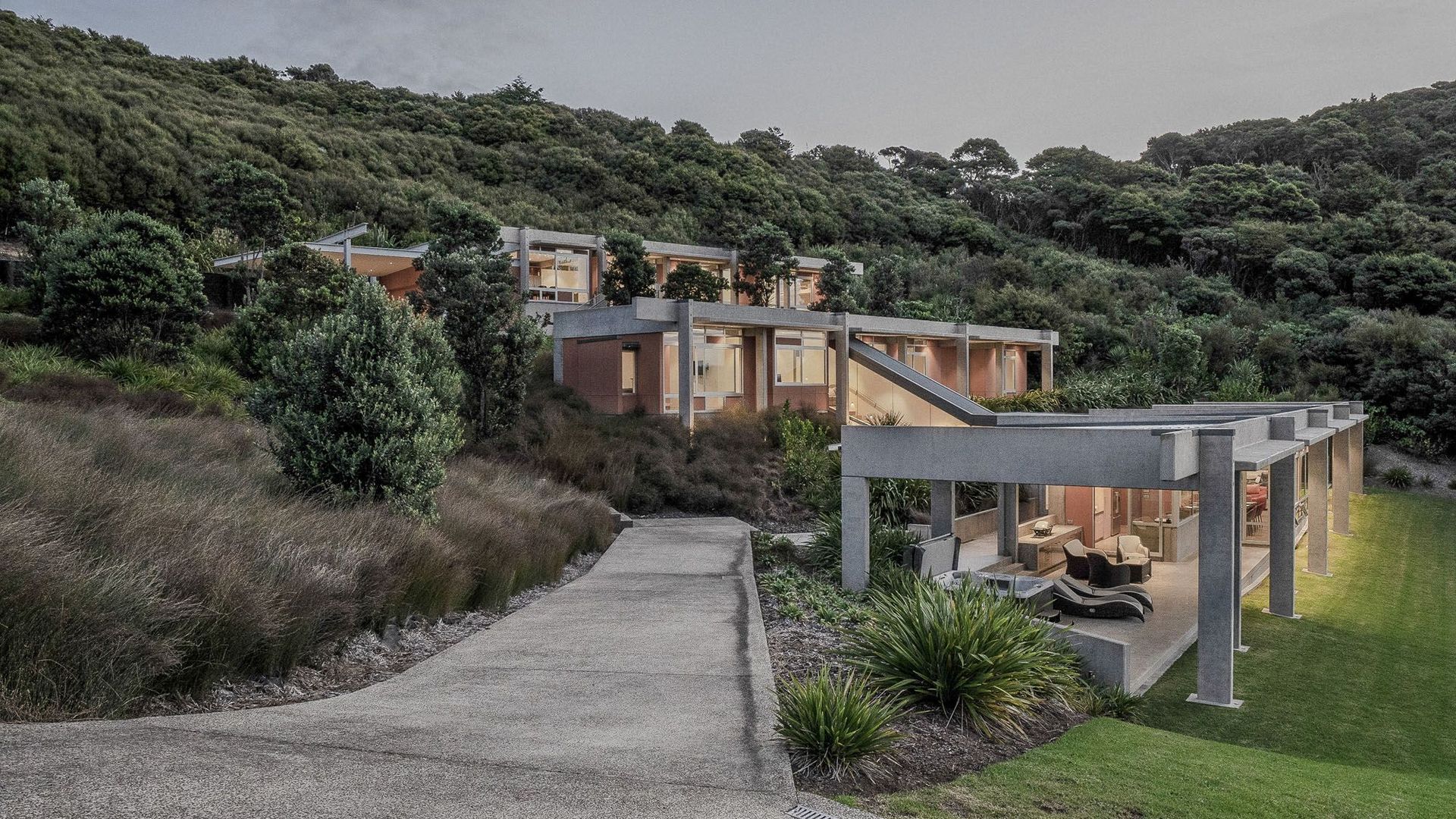 Parekura Bay House by Bossley Architects video
