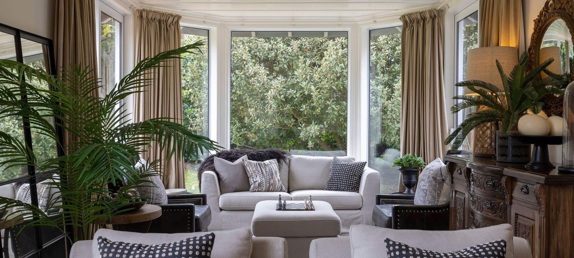 Plantation Style Villa - Auckland banner