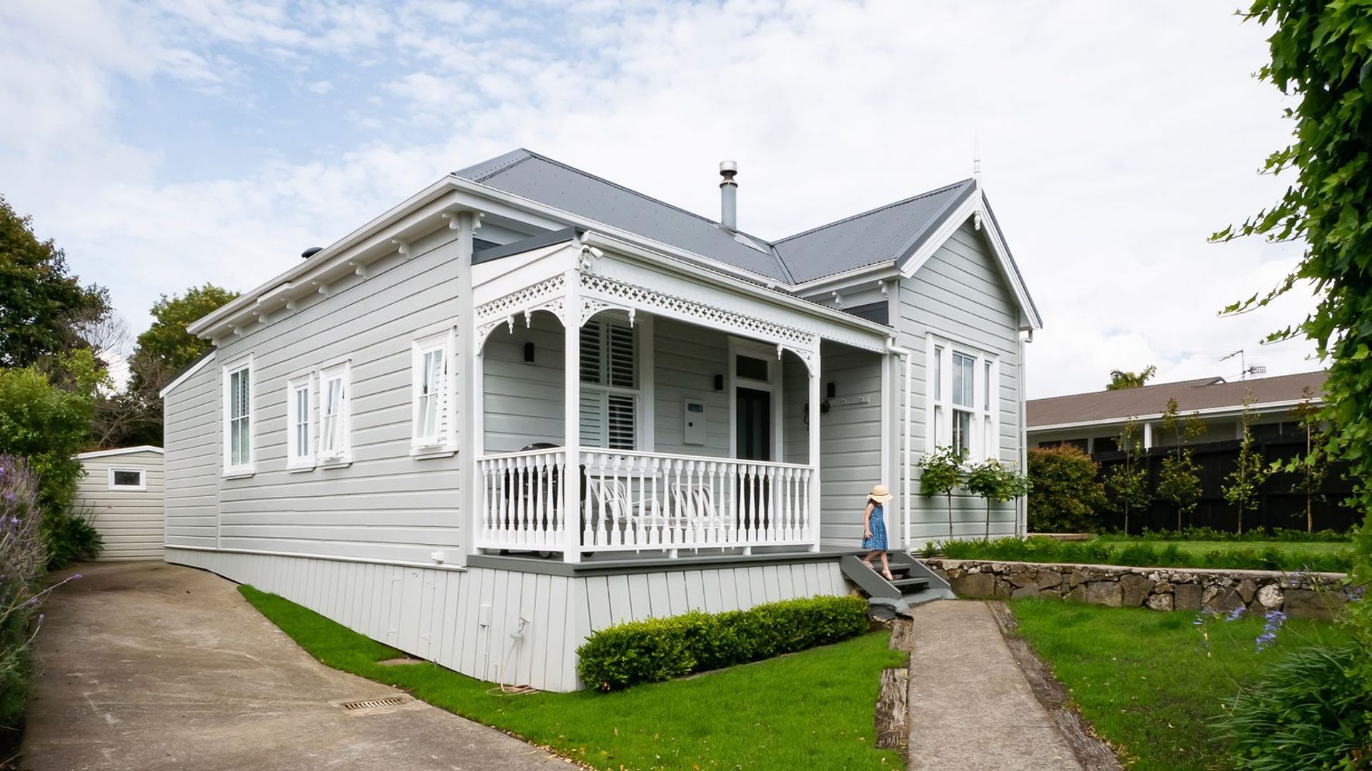 Toby & Emma's Classic Villa Renovation video