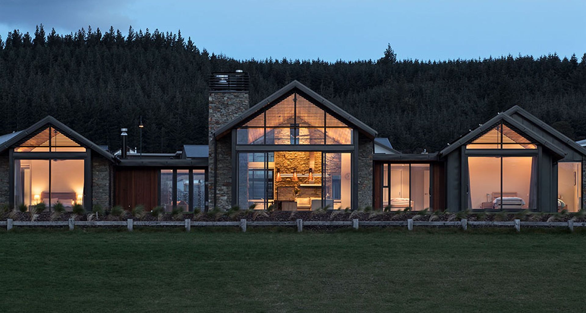 Valley Crescent House, Wanaka banner