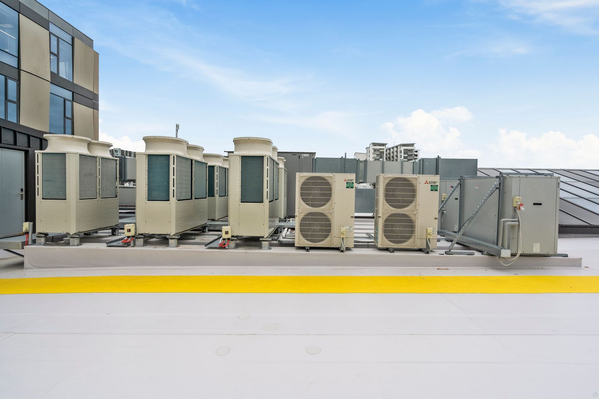 The project also had a quick turnaround as the refrigerant and water sides could be installed and commissioned independently of each other. ​
