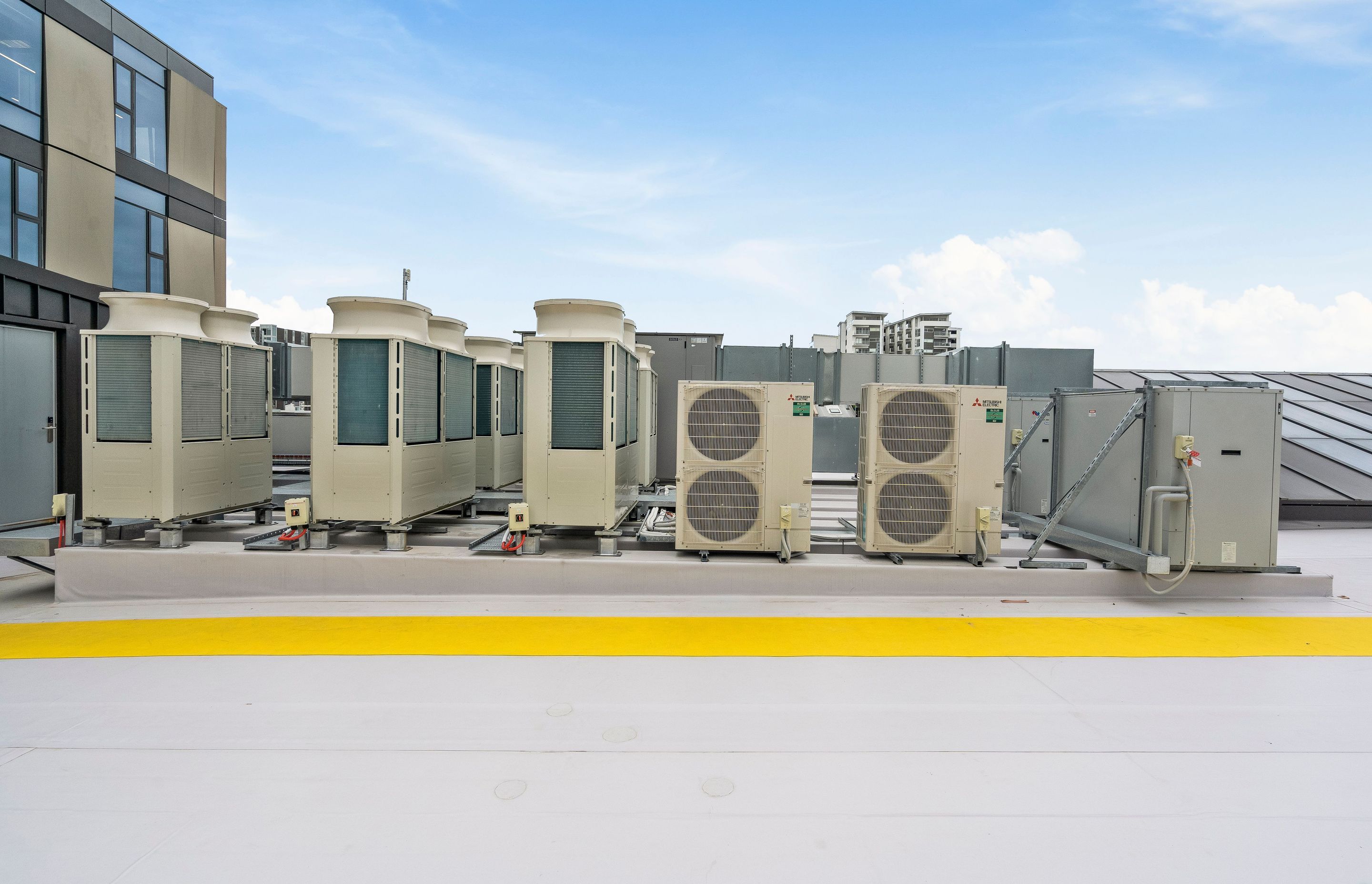 The project also had a quick turnaround as the refrigerant and water sides could be installed and commissioned independently of each other. ​