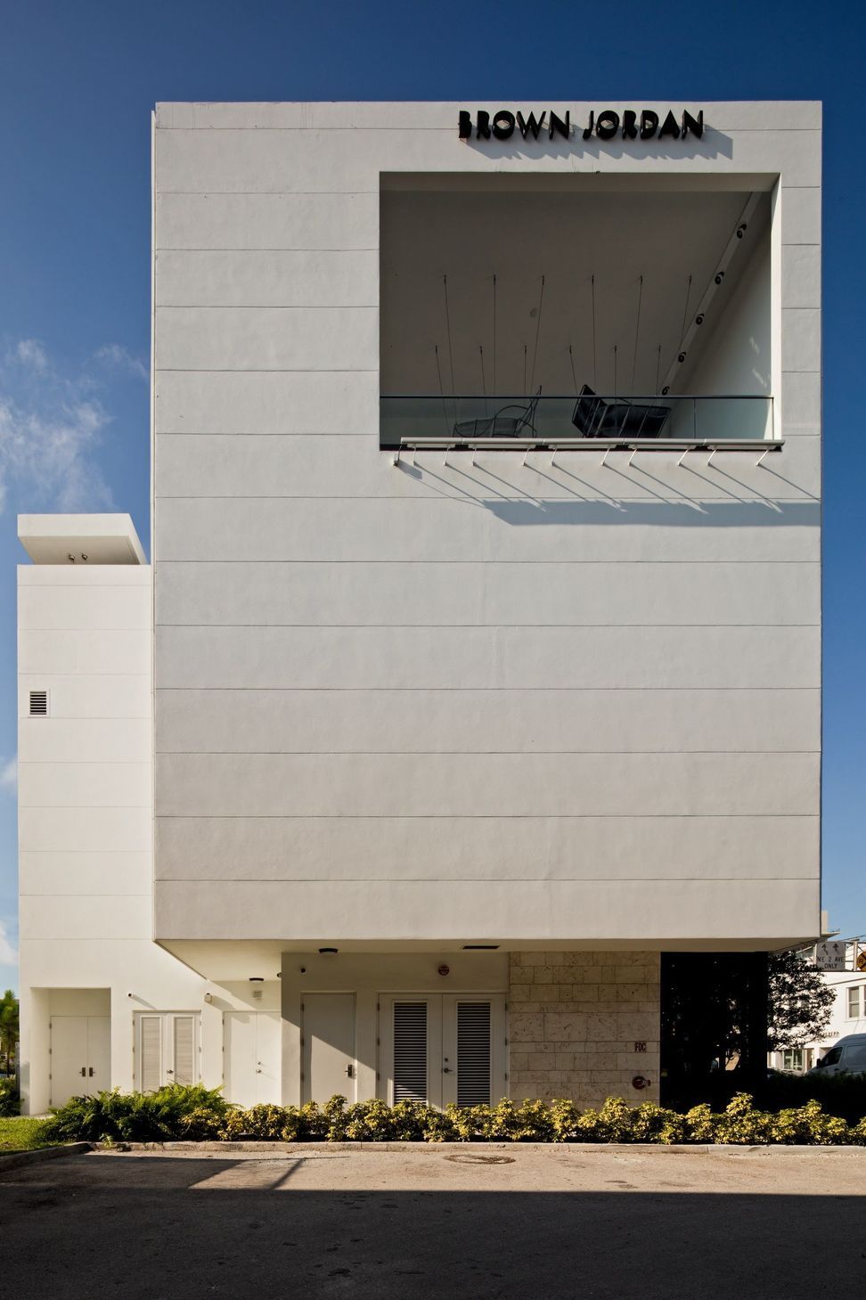 69447cd0788eccf2da64ca8eBrown-Jordan-Exterior-Detail.jpg