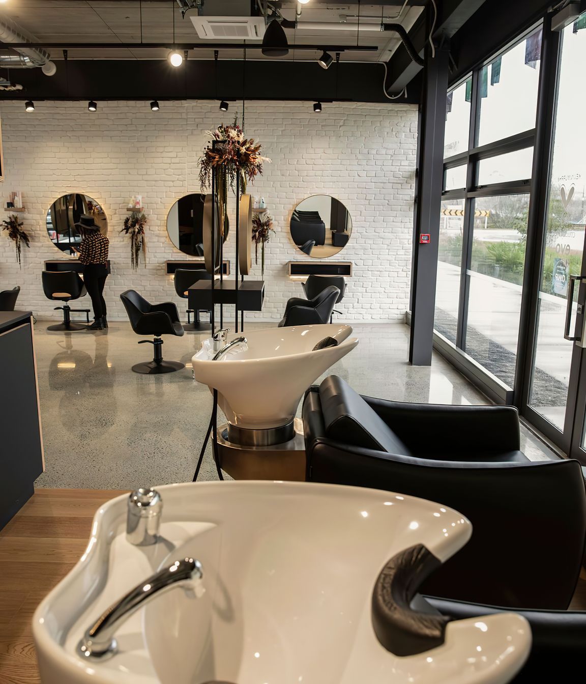 Aneia Warner Salon