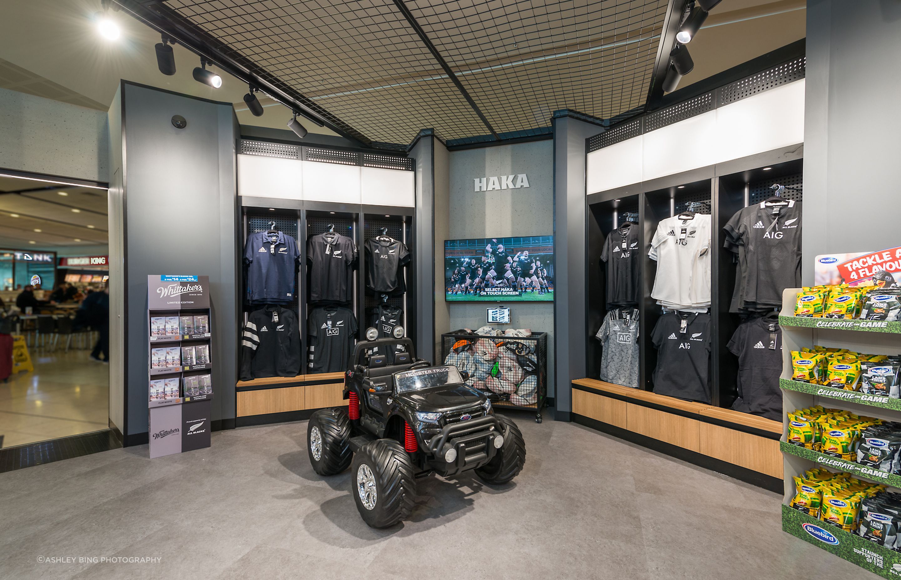 All-Black-Storehalf-res09.jpg