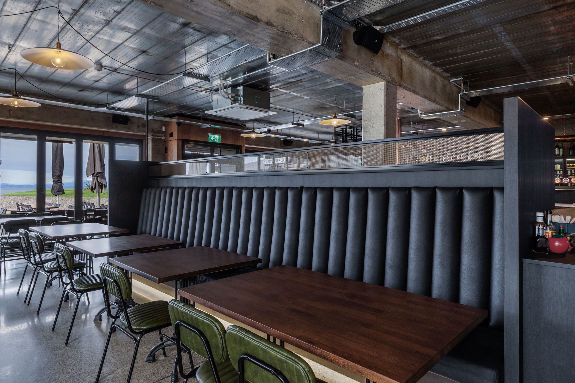 Copy-of-Roberts-Street-4-Pub-n-Grub-02.jpg