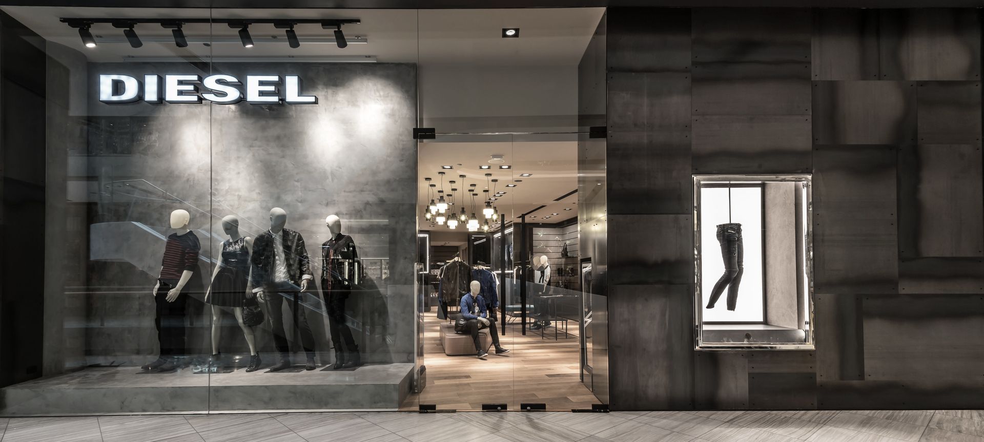 Diesel, Miranda banner