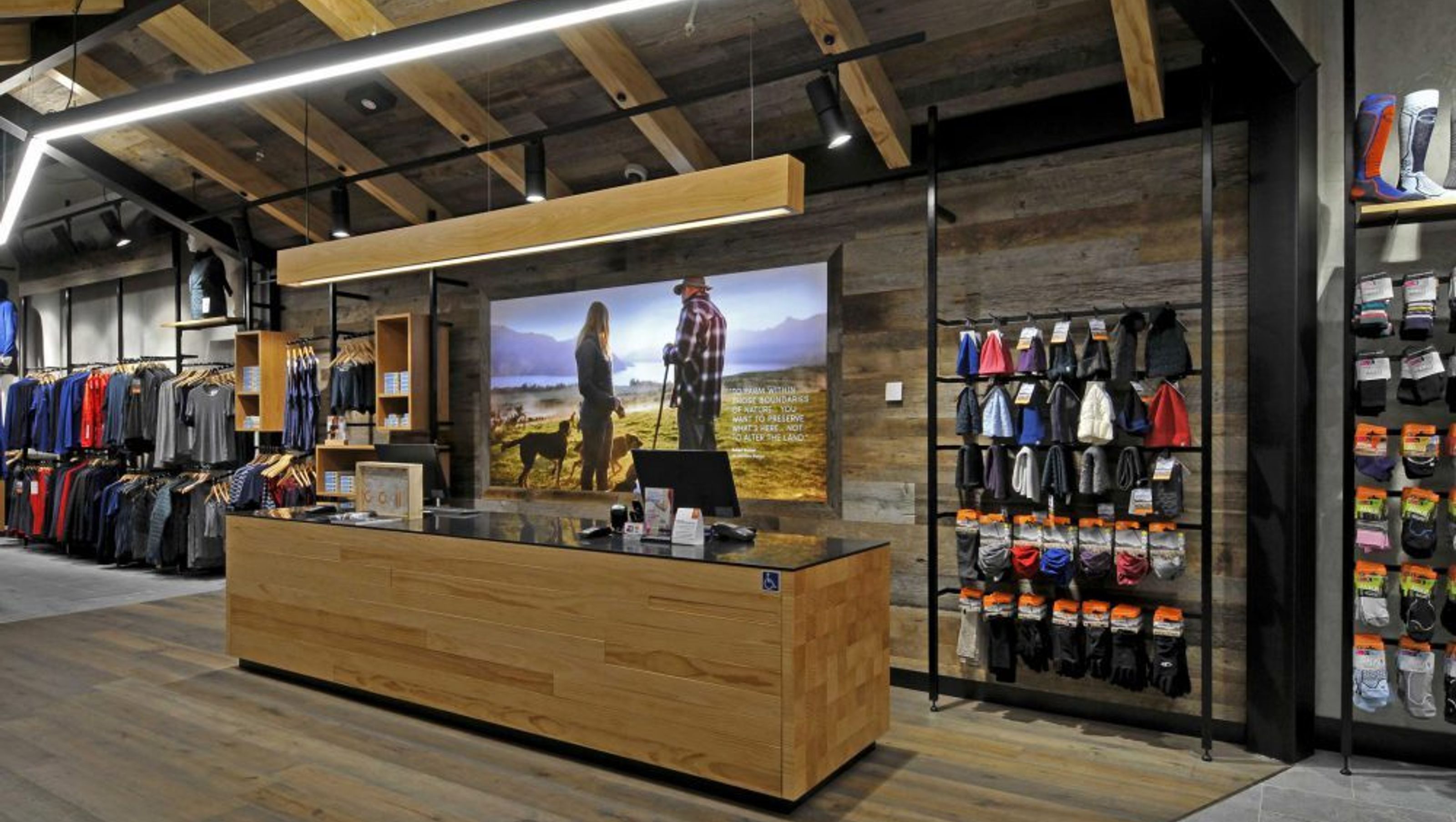 Icebreaker Airport Store