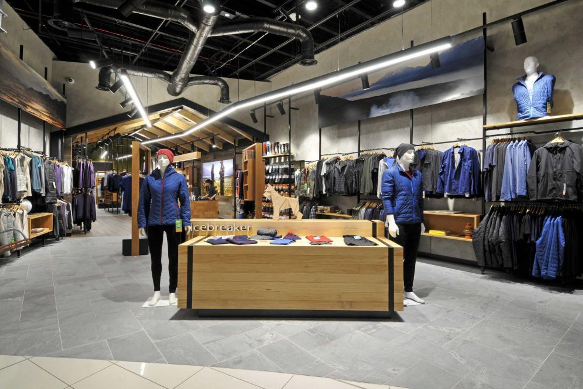 Icebreaker, Auckland Airport