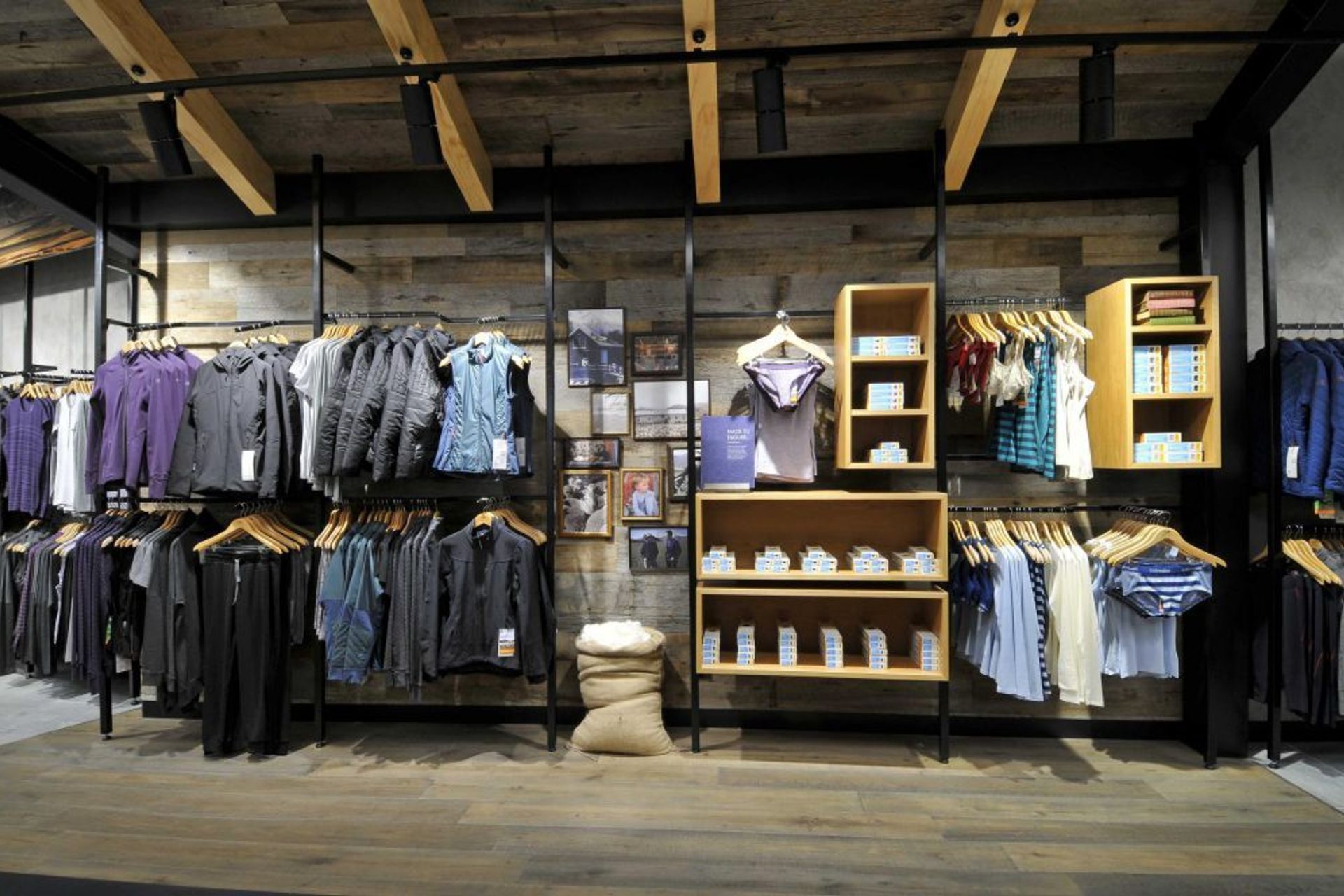 Icebreaker, Auckland Airport