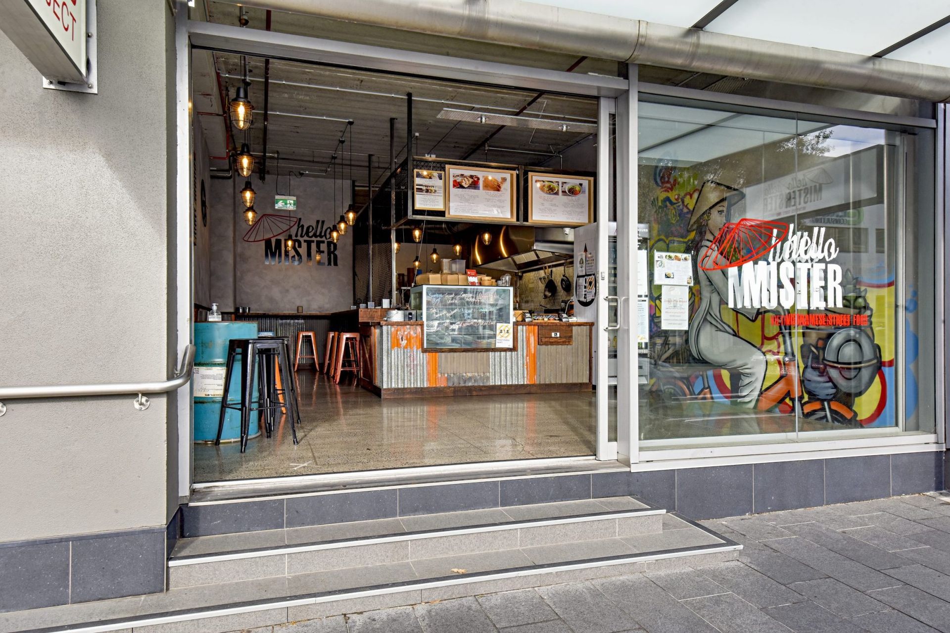 Hello Mister, New Market