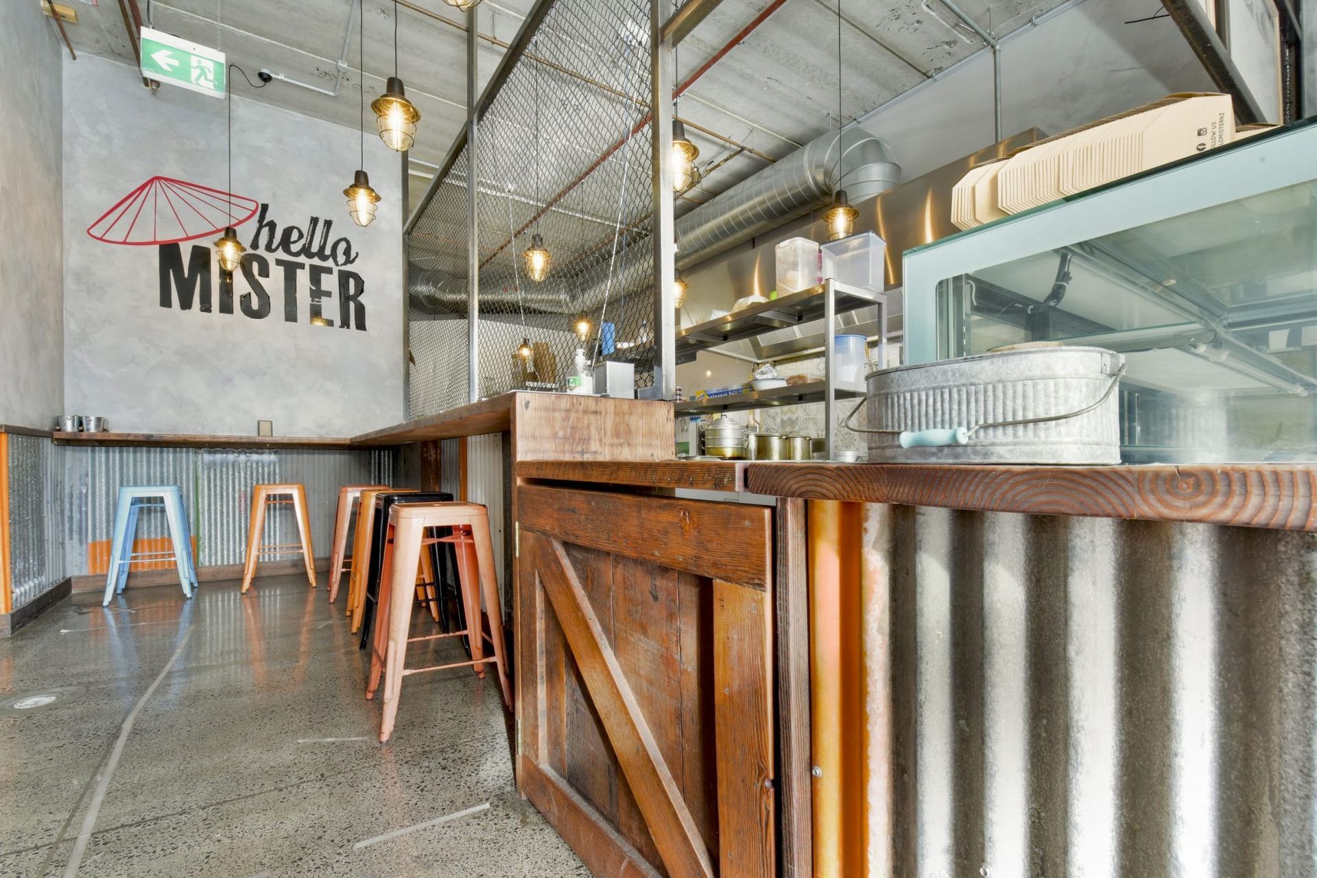 Hello Mister, New Market