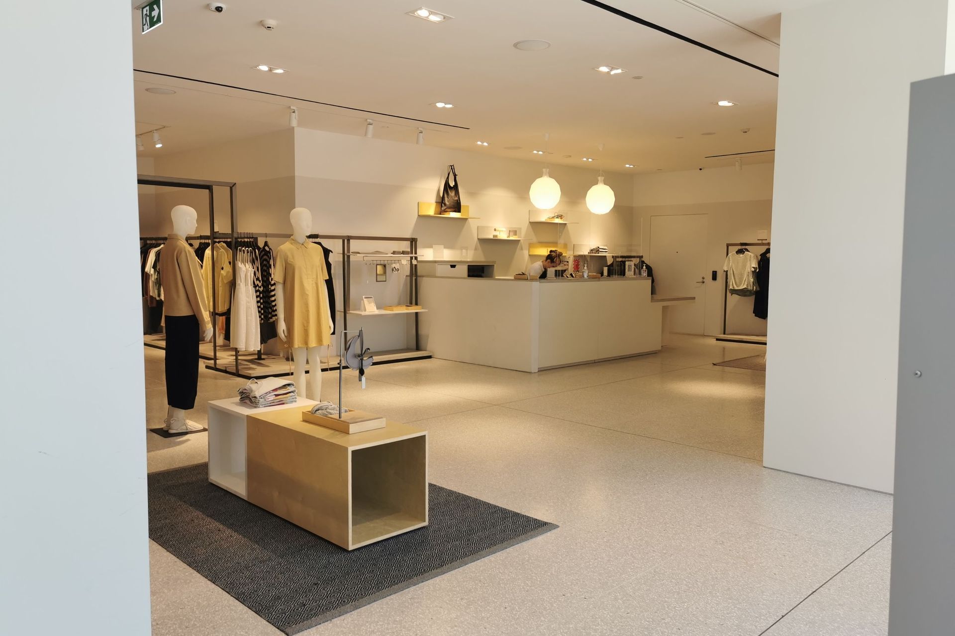 COS Westfield New Market