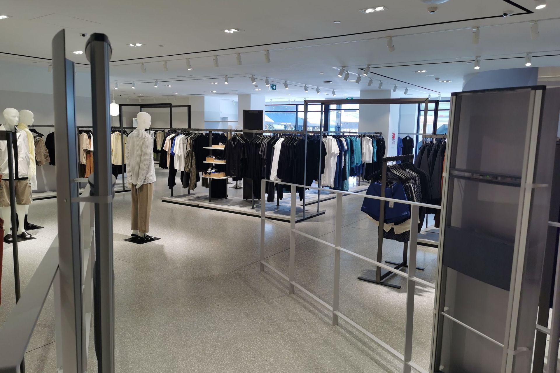 COS Westfield New Market